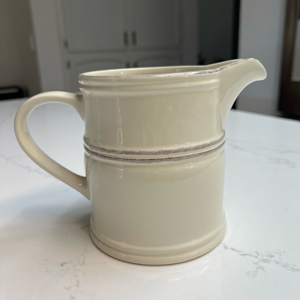 Pitcher 28 oz. - Picture 7 of 9